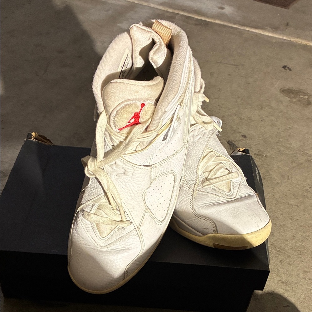 Classic White High-Top Sneakers Jordan 8 retro